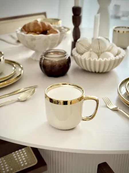 Kubek ceramiczny Cindy 83 (beżowy ze złotym paskiem)